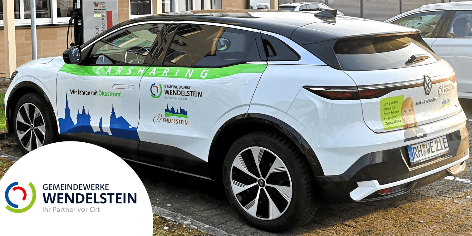 Das Bild zeigt ein weißes Carsharing-Fahrzeug des Partners Gemeindeswerke Wendelstein copyright Gemeindewerke Wendelstein KU